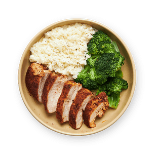 blackened-chicken-with-cheesy-cauliflower-rice