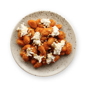 Gnocchi au pesto rouge, chèvre & pignons