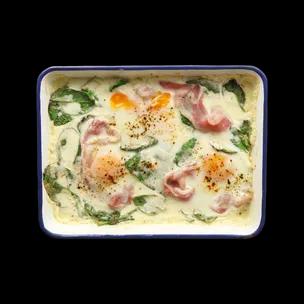 creamy-baked-eggs-with-spinach-and-bacon