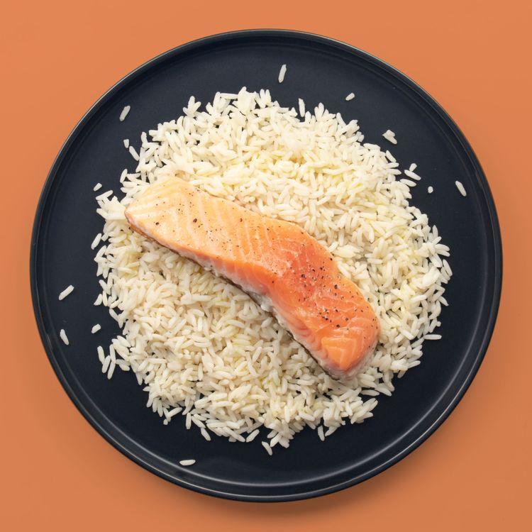 Half-baked salmon with rice 